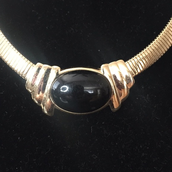 Necklace Gold Tone With Black Stone - Picture 2 of 2